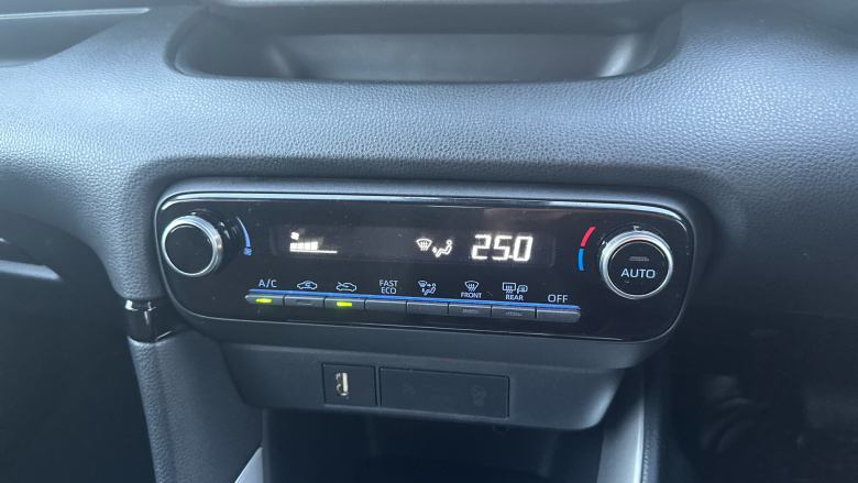 Toyota Yaris 1.5 Hybrid Design 5dr CVT Hybrid Hatchback